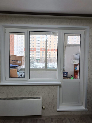 Балконный блок и эркерное окно в доме серии п44т
